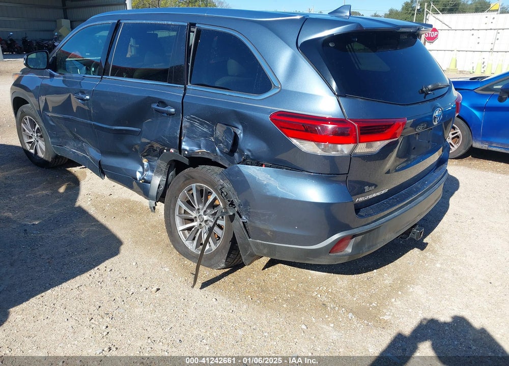 2017 TOYOTA HIGHLANDER XLE VIN: 5TDKZRFH8HS509536