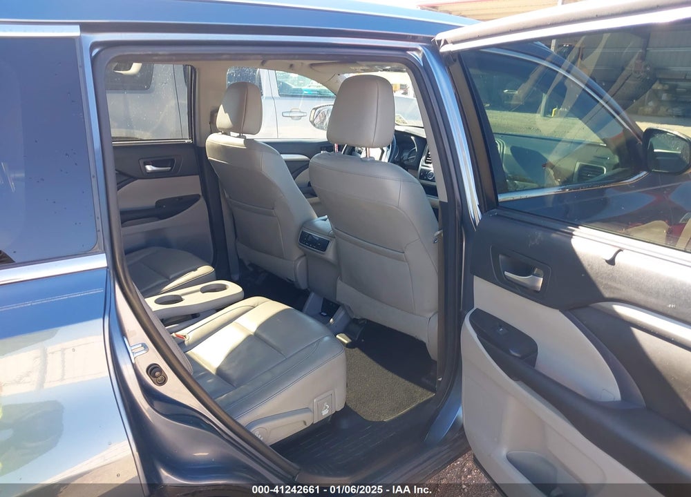 2017 TOYOTA HIGHLANDER XLE VIN: 5TDKZRFH8HS509536