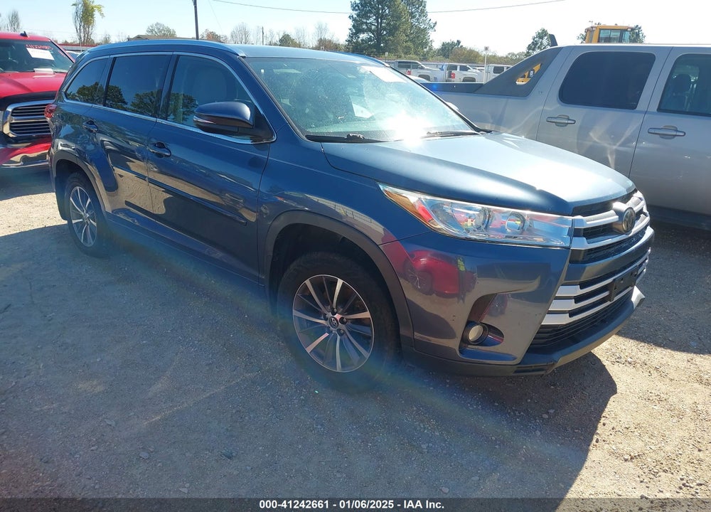 2017 TOYOTA HIGHLANDER XLE VIN: 5TDKZRFH8HS509536