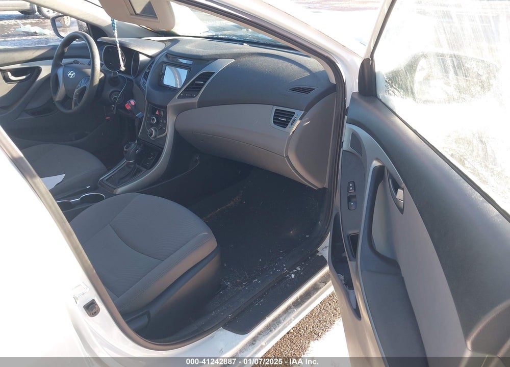 2016 HYUNDAI ELANTRA SE VIN: 5NPDH4AE3GH719400