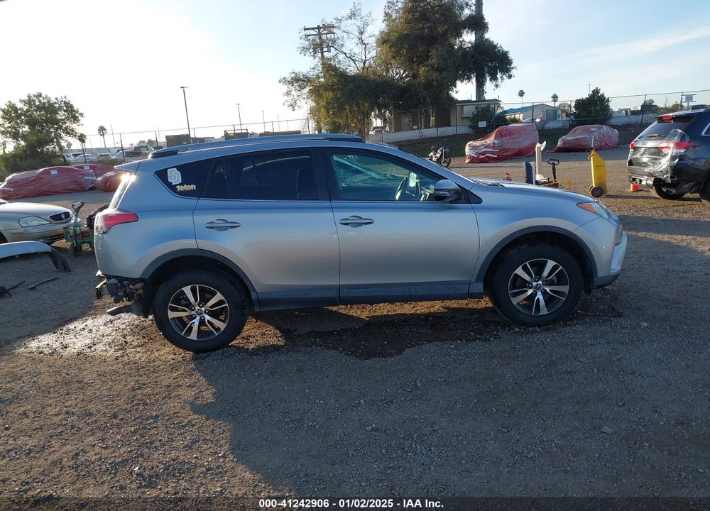 2018 TOYOTA RAV4 ADVENTURE/XLE VIN: 2T3WFREV0JW474688