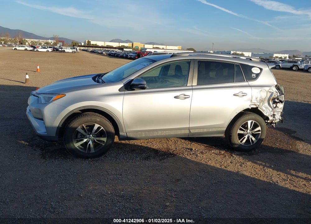 2018 TOYOTA RAV4 ADVENTURE/XLE VIN: 2T3WFREV0JW474688