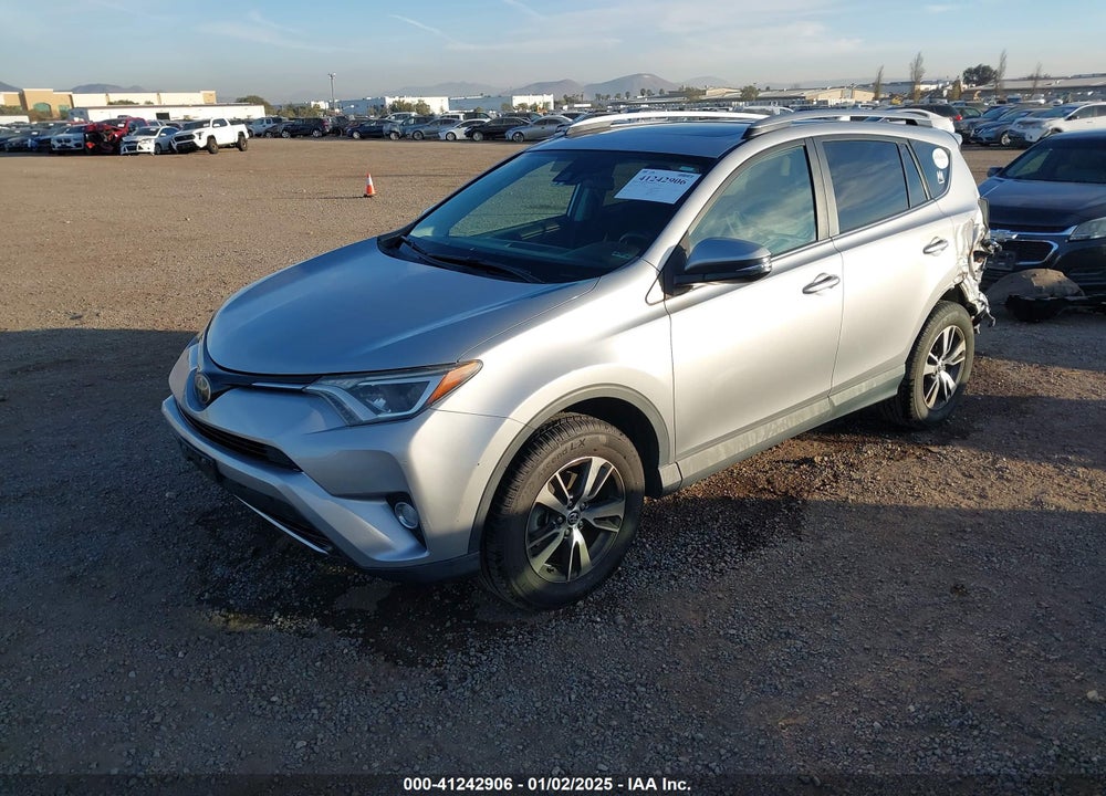 2018 TOYOTA RAV4 ADVENTURE/XLE VIN: 2T3WFREV0JW474688