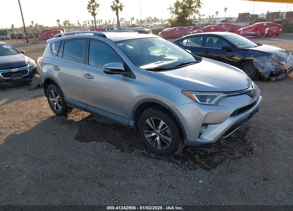 2018 TOYOTA RAV4 ADVENTURE/XLE VIN: 2T3WFREV0JW474688