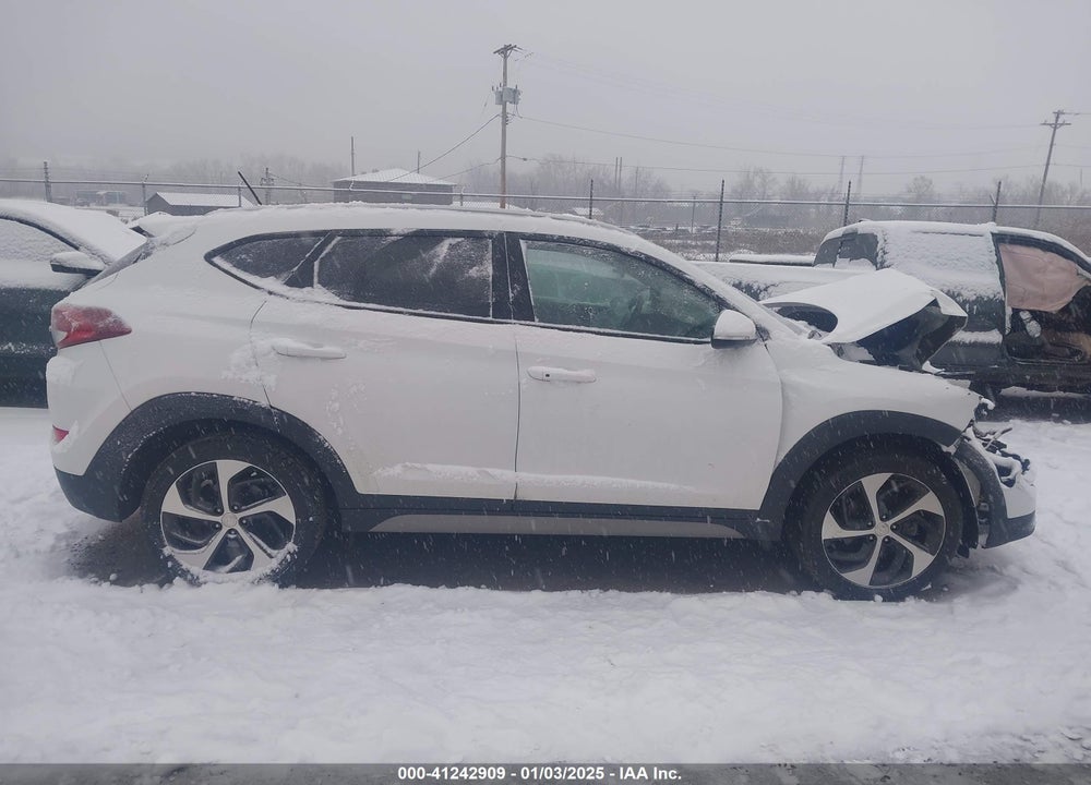 2017 HYUNDAI TUCSON SPORT VIN: KM8J3CA24HU592452