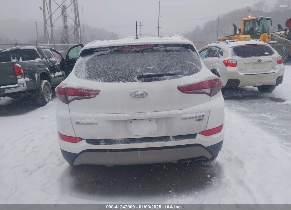 2017 HYUNDAI TUCSON SPORT VIN: KM8J3CA24HU592452