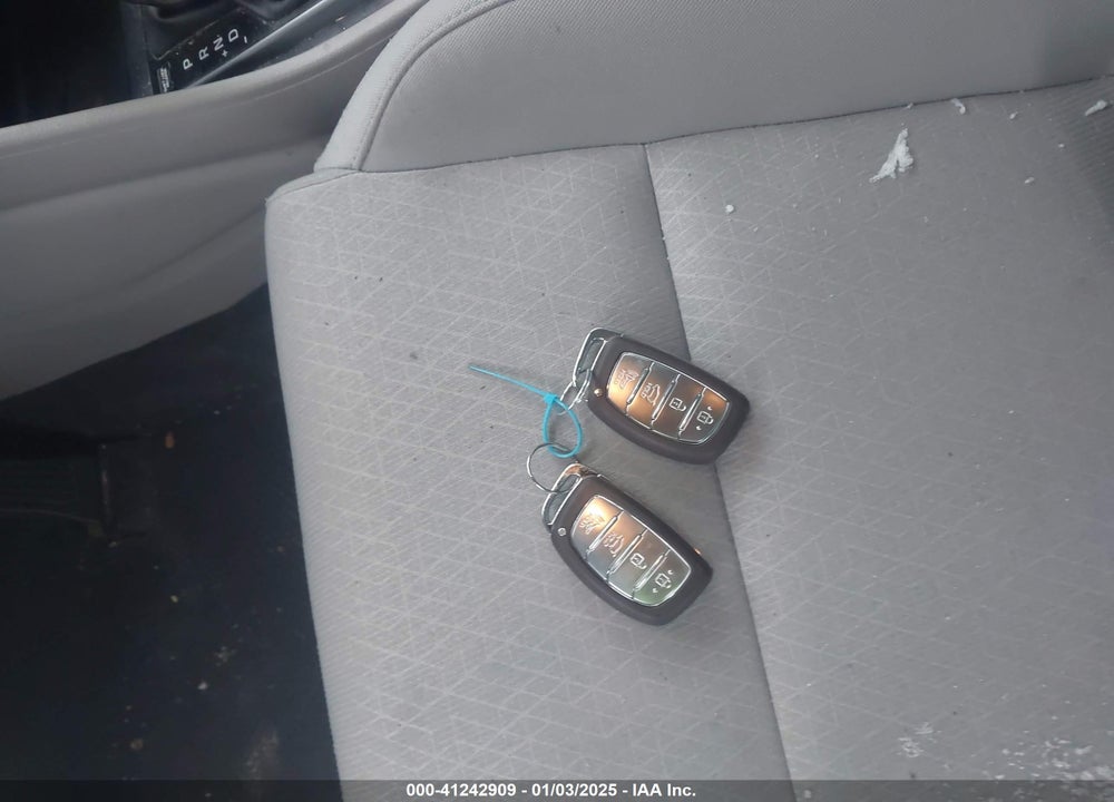 2017 HYUNDAI TUCSON SPORT VIN: KM8J3CA24HU592452