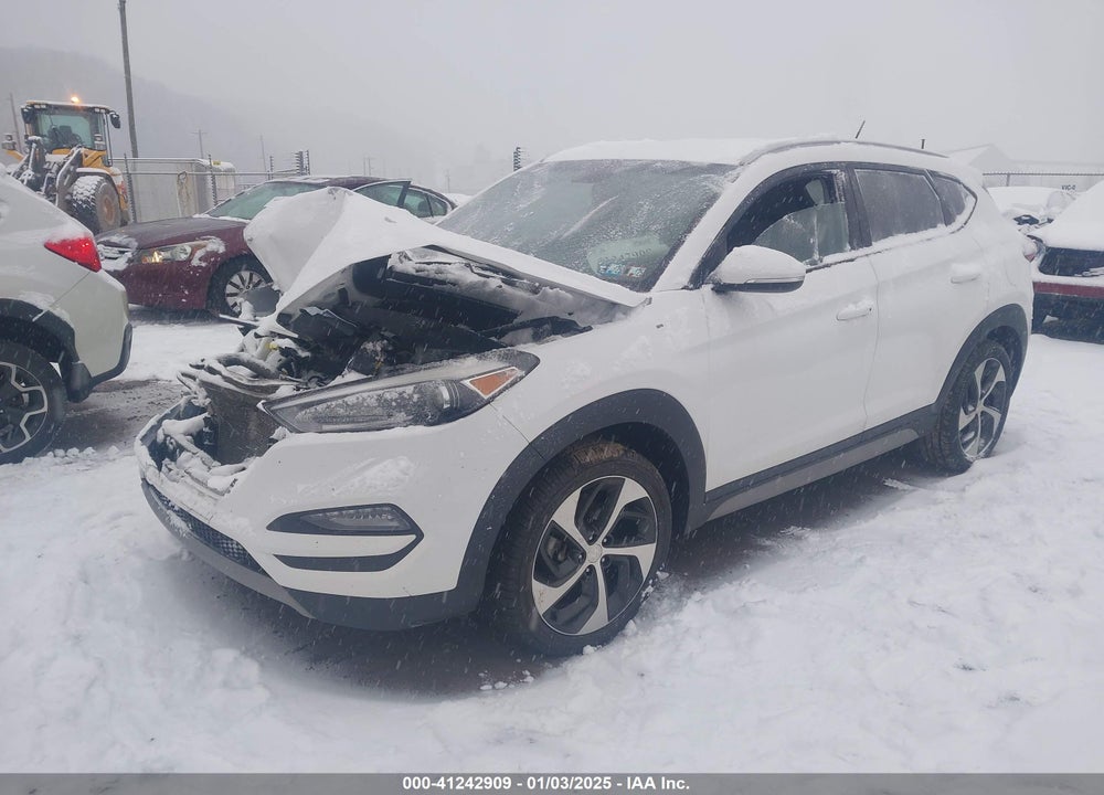 2017 HYUNDAI TUCSON SPORT VIN: KM8J3CA24HU592452