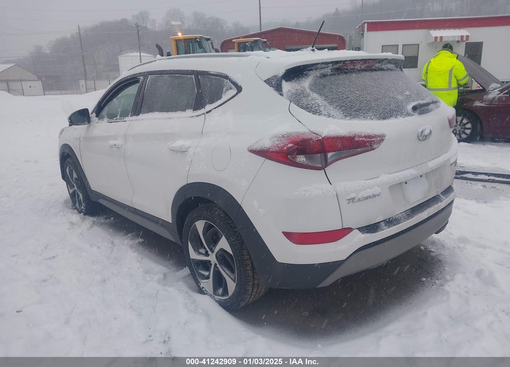 2017 HYUNDAI TUCSON SPORT VIN: KM8J3CA24HU592452