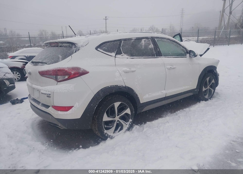 2017 HYUNDAI TUCSON SPORT VIN: KM8J3CA24HU592452