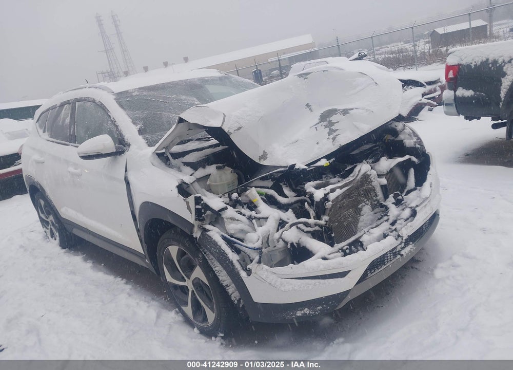 2017 HYUNDAI TUCSON SPORT VIN: KM8J3CA24HU592452