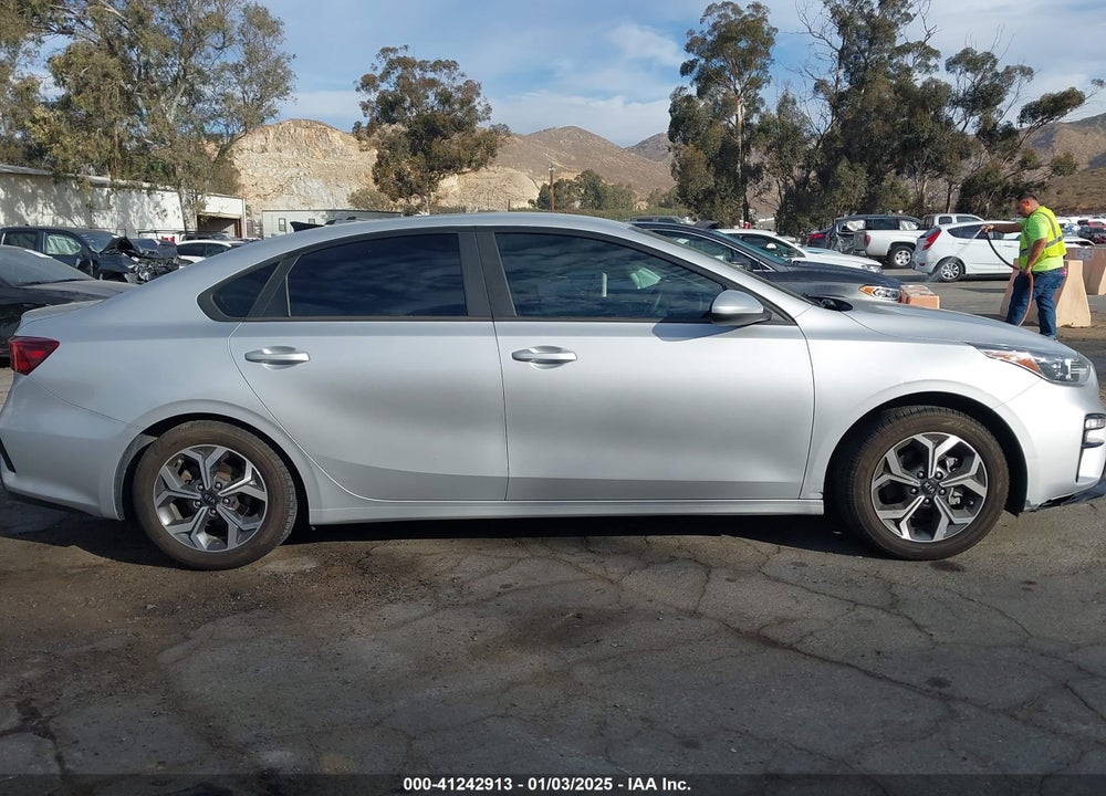 2019 KIA FORTE LXS VIN: 3KPF24AD5KE116298