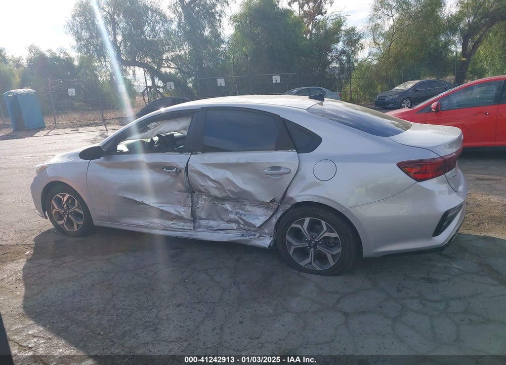 2019 KIA FORTE LXS VIN: 3KPF24AD5KE116298