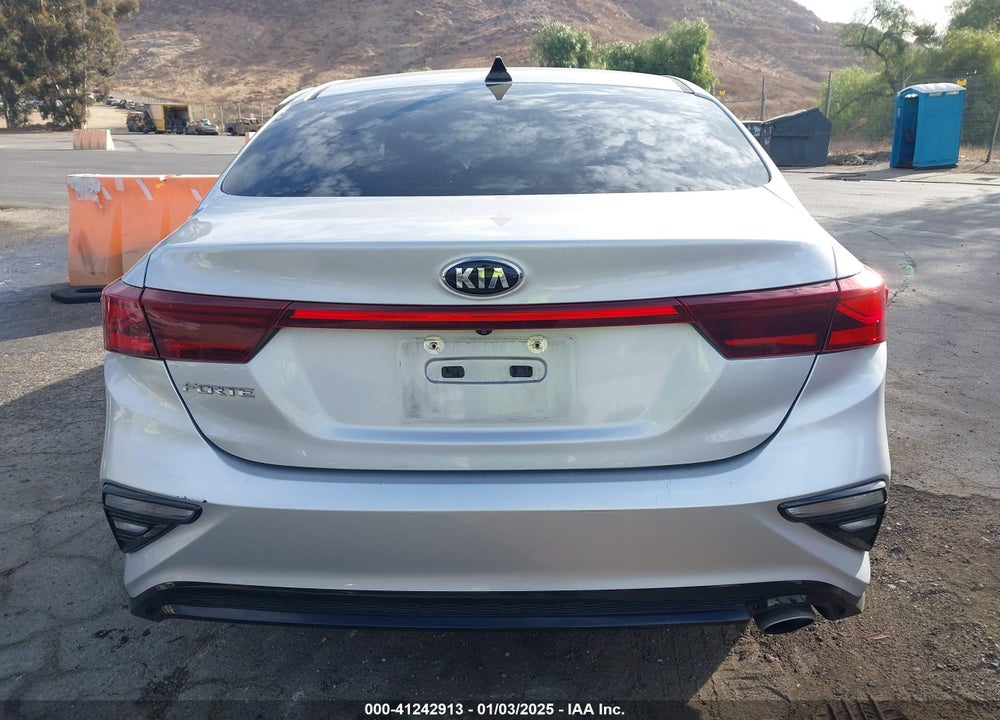 2019 KIA FORTE LXS VIN: 3KPF24AD5KE116298