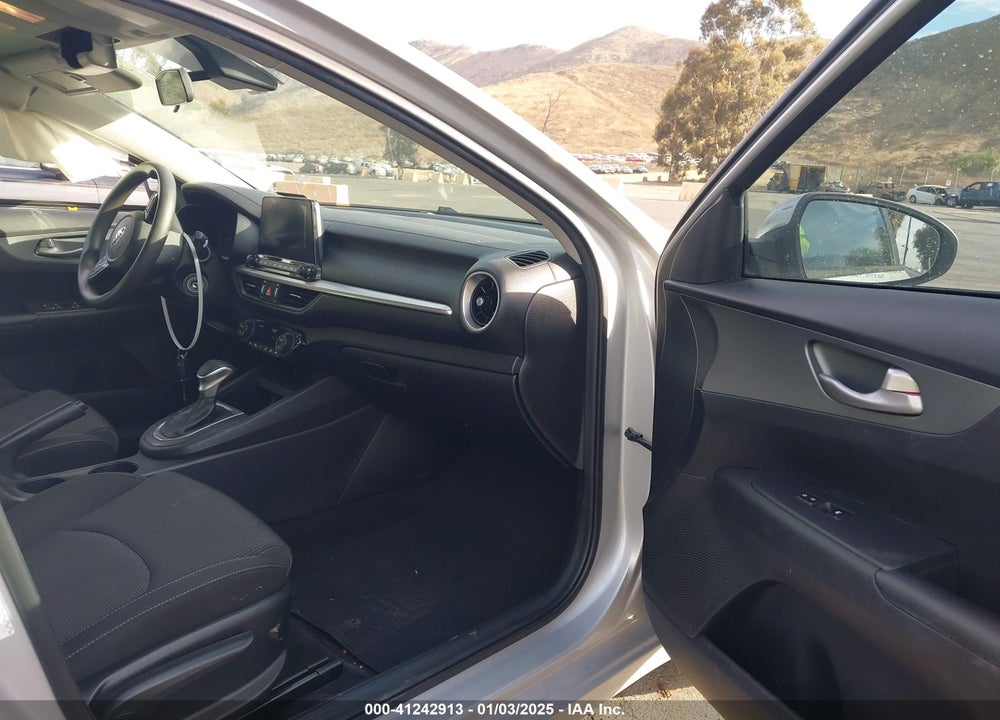 2019 KIA FORTE LXS VIN: 3KPF24AD5KE116298
