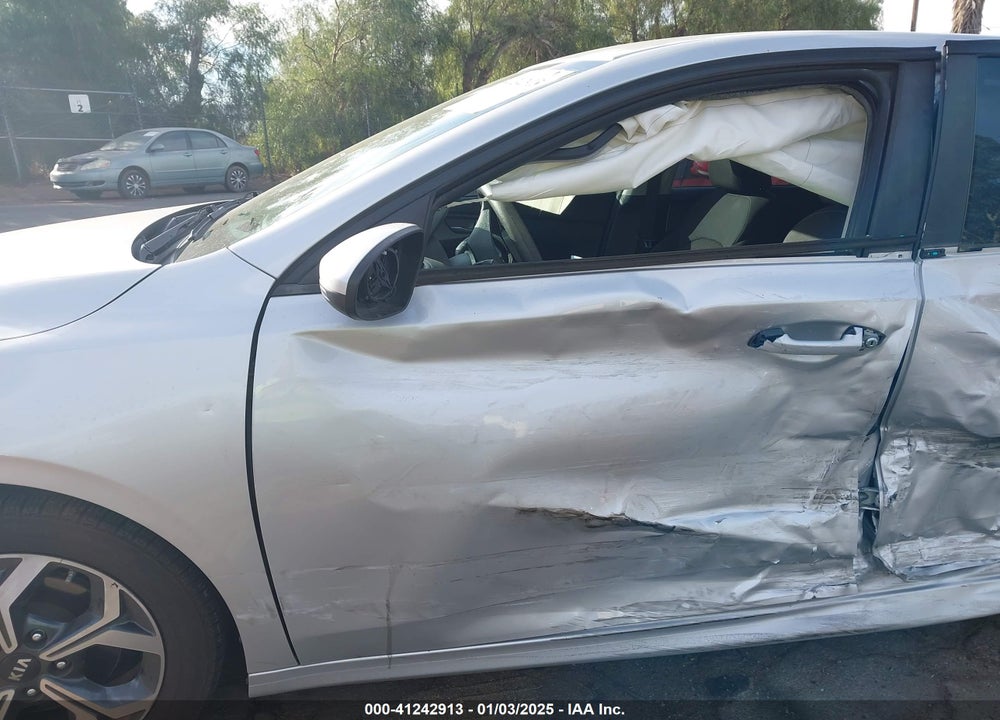 2019 KIA FORTE LXS VIN: 3KPF24AD5KE116298