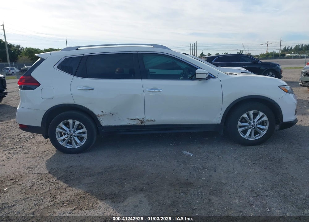 2018 NISSAN ROGUE S VIN: 5N1AT2MT8JC826456