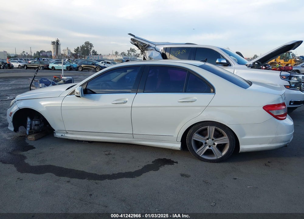 2011 MERCEDES-BENZ C 300 LUXURY/SPORT VIN: WDDGF5EB6BR178102