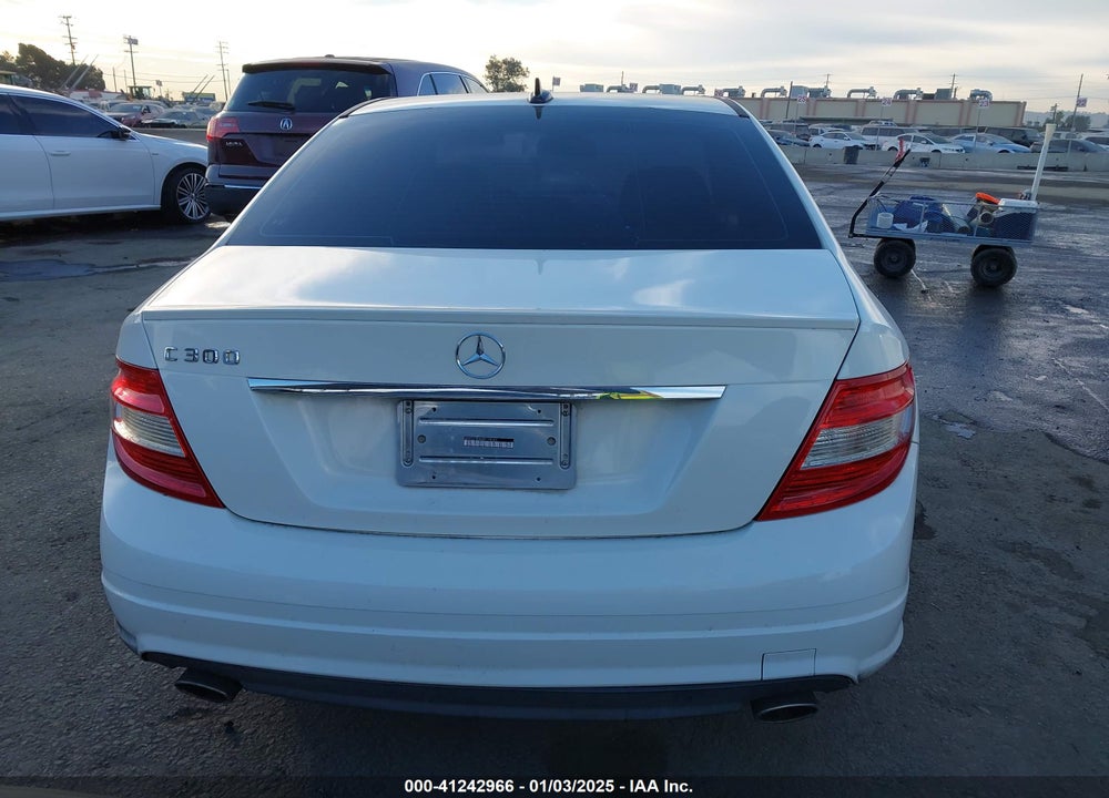 2011 MERCEDES-BENZ C 300 LUXURY/SPORT VIN: WDDGF5EB6BR178102