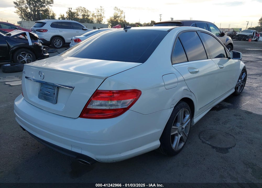 2011 MERCEDES-BENZ C 300 LUXURY/SPORT VIN: WDDGF5EB6BR178102