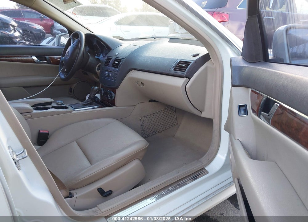 2011 MERCEDES-BENZ C 300 LUXURY/SPORT VIN: WDDGF5EB6BR178102