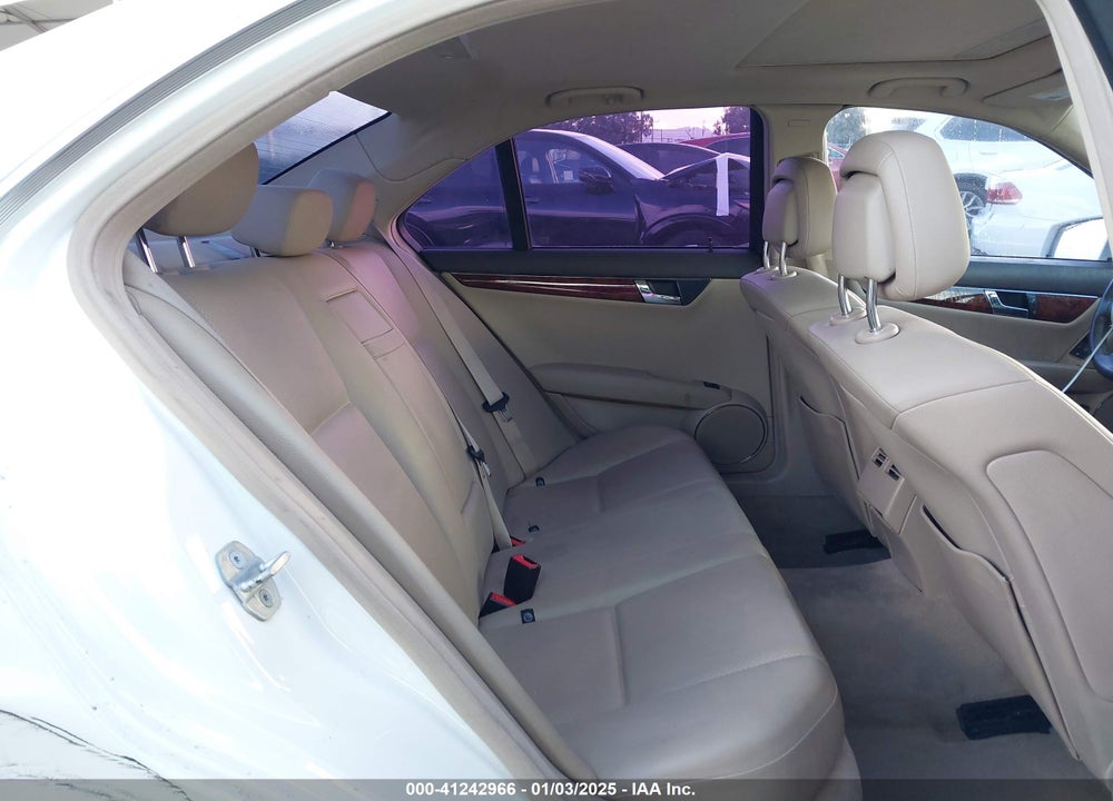2011 MERCEDES-BENZ C 300 LUXURY/SPORT VIN: WDDGF5EB6BR178102