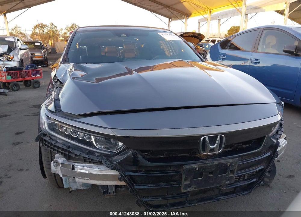 2018 HONDA ACCORD VIN: 1HGCV1E33JA184340
