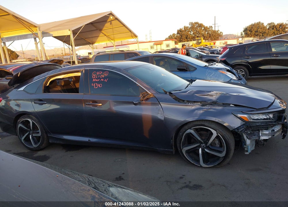 2018 HONDA ACCORD VIN: 1HGCV1E33JA184340