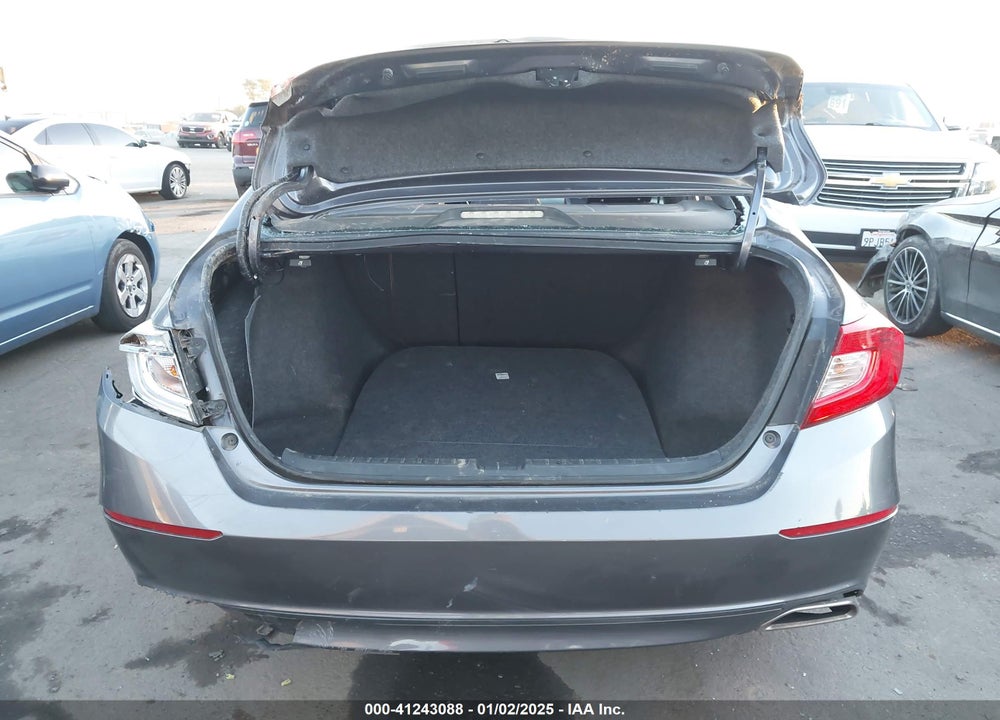 2018 HONDA ACCORD VIN: 1HGCV1E33JA184340