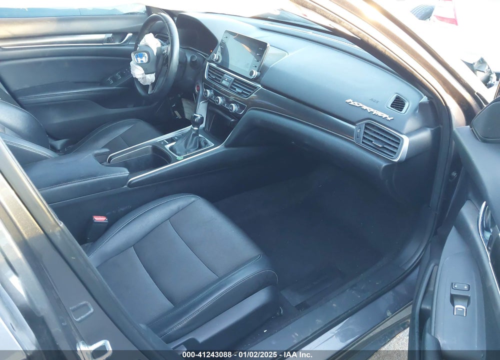 2018 HONDA ACCORD VIN: 1HGCV1E33JA184340