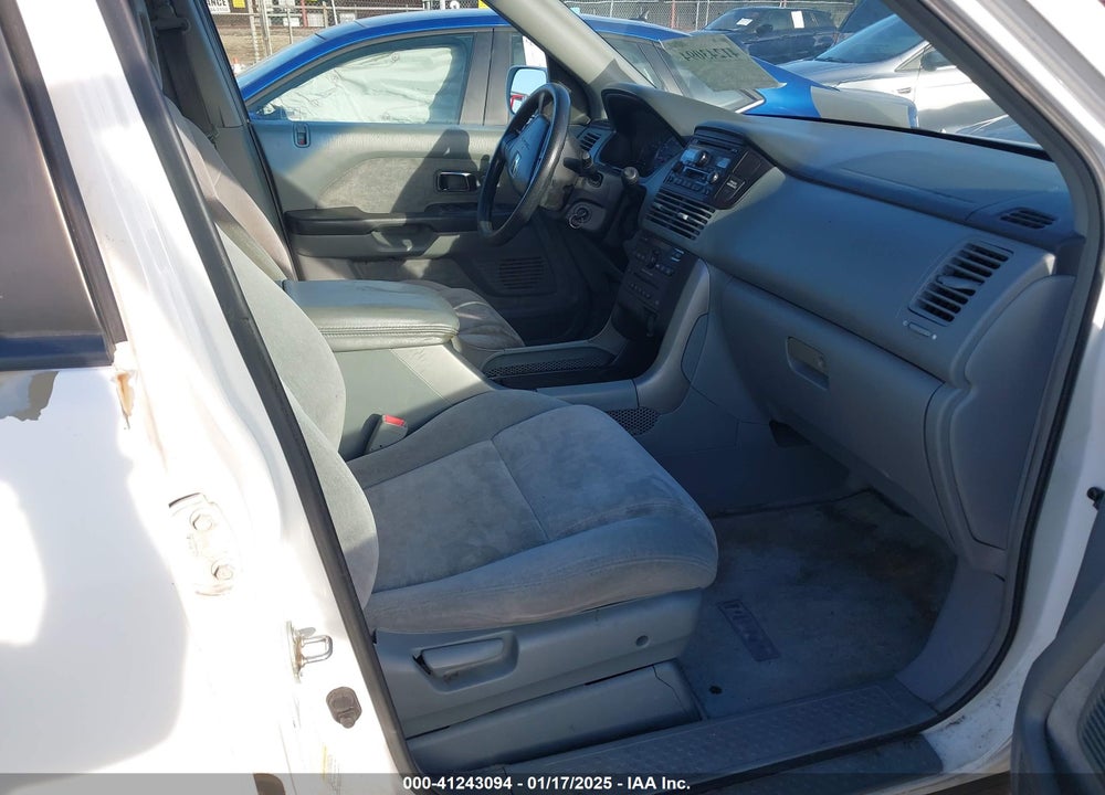 2005 HONDA PILOT EX VIN: 5FNYF184X5B023972