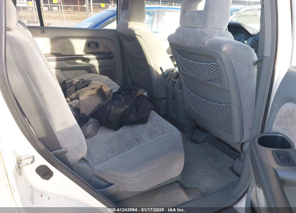 2005 HONDA PILOT EX VIN: 5FNYF184X5B023972