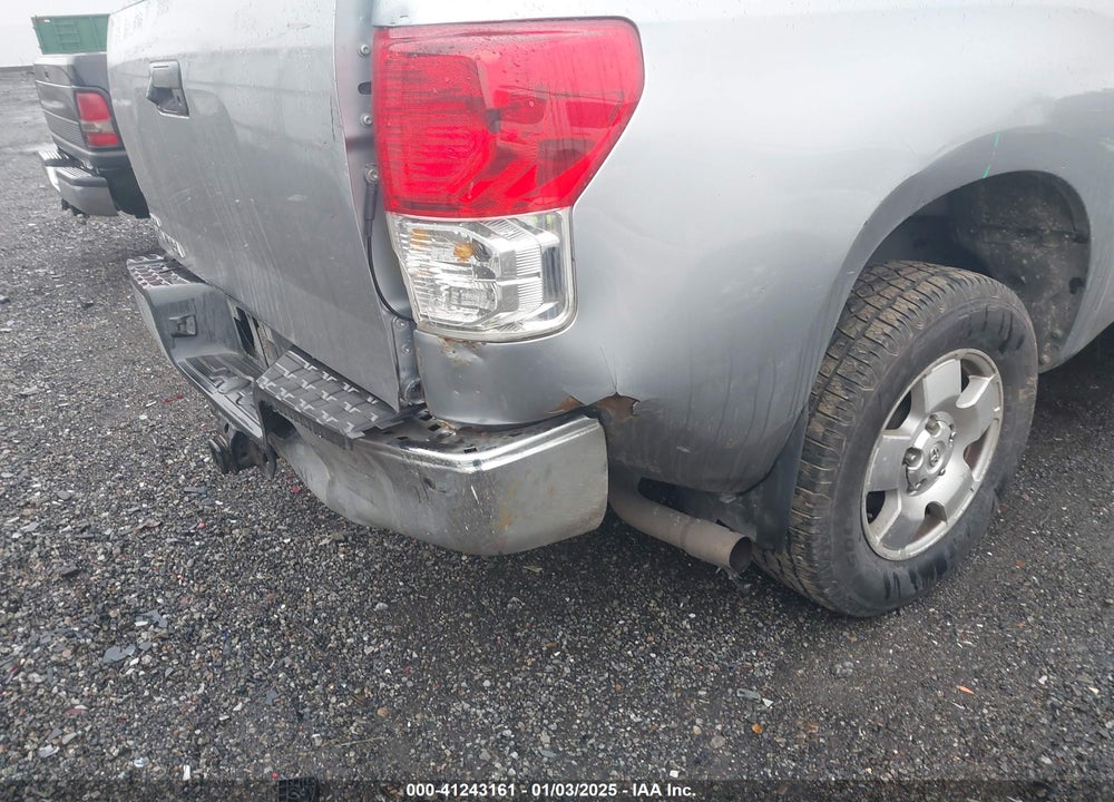 2011 TOYOTA TUNDRA GRADE 5.7L V8 VIN: 5TFRY5F19BX111931