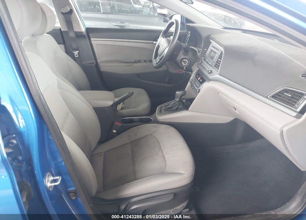 2017 HYUNDAI ELANTRA VIN: KMHD74LF4HU118556