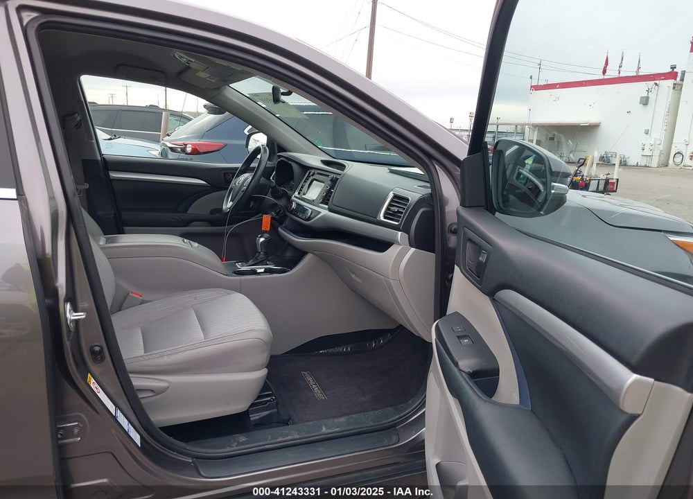 2015 TOYOTA HIGHLANDER LE PLUS V6 VIN: 5TDBKRFH3FS173943