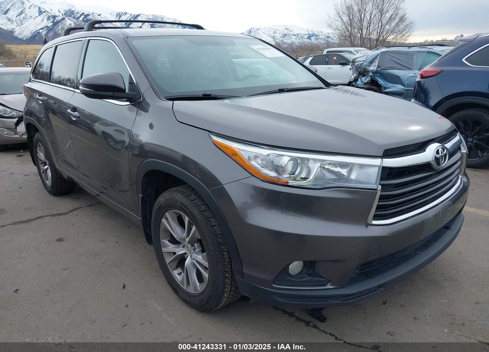 2015 TOYOTA HIGHLANDER LE PLUS V6 VIN: 5TDBKRFH3FS173943