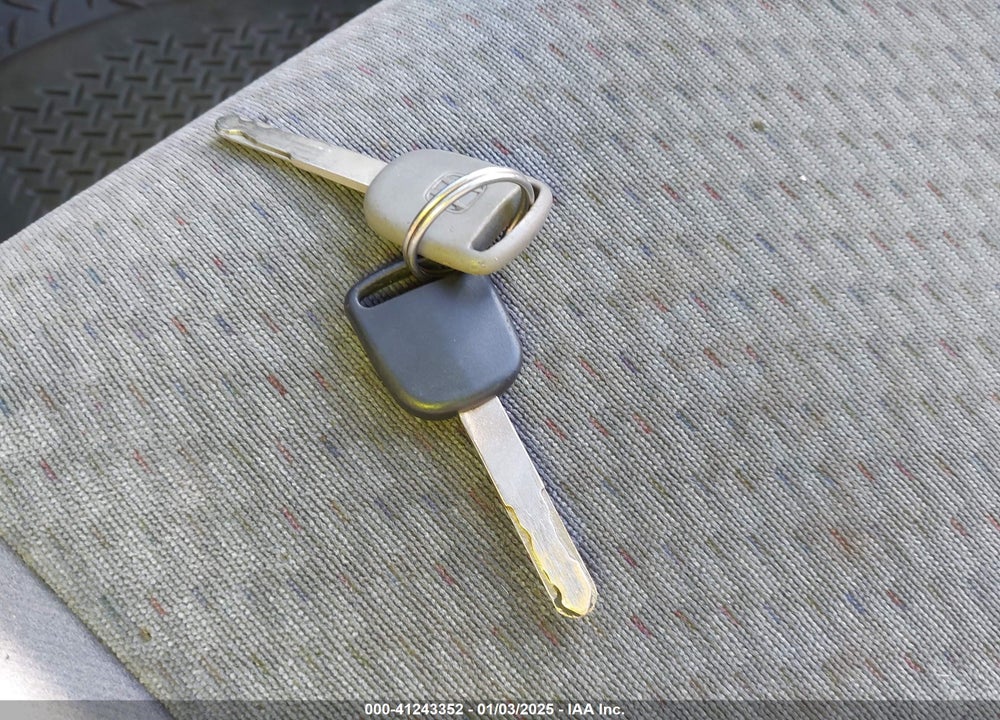 2005 HONDA CIVIC VP VIN: 1HGES16385L005266