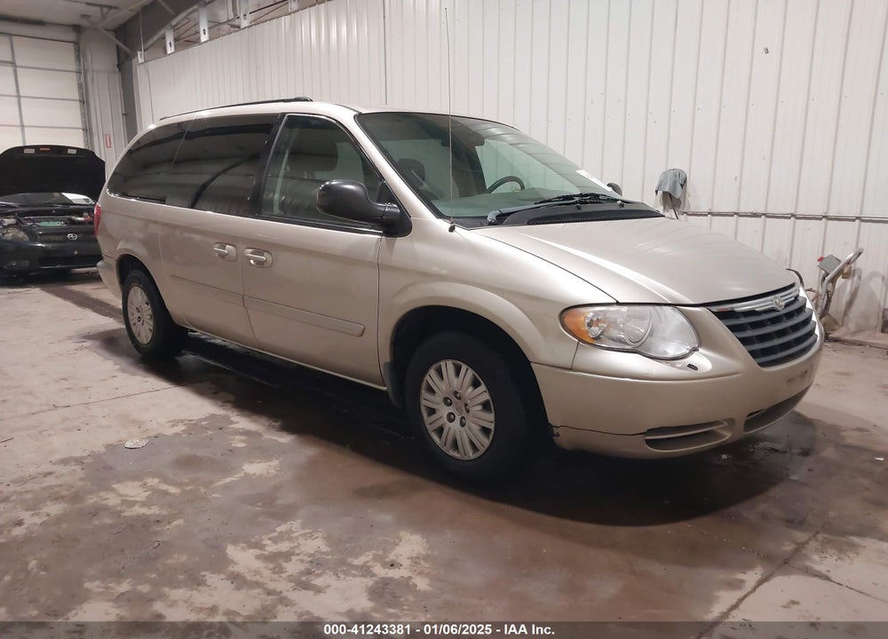 2005 CHRYSLER TOWN & COUNTRY LX VIN: 2C4GP44R55R414303