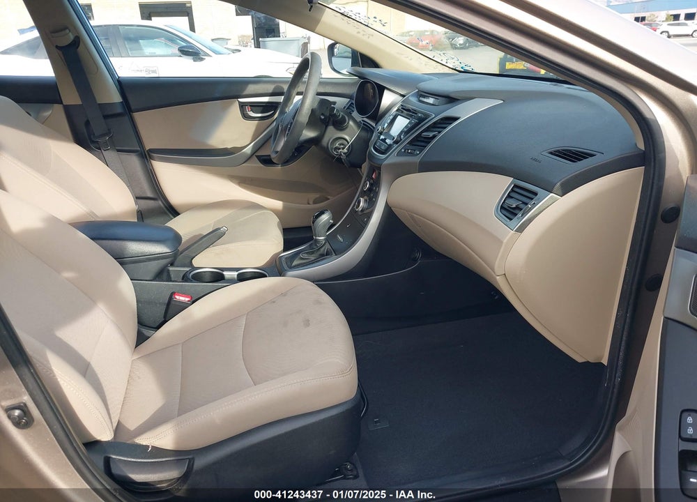 2014 HYUNDAI ELANTRA VIN: 5NPDH4AE4EH492862