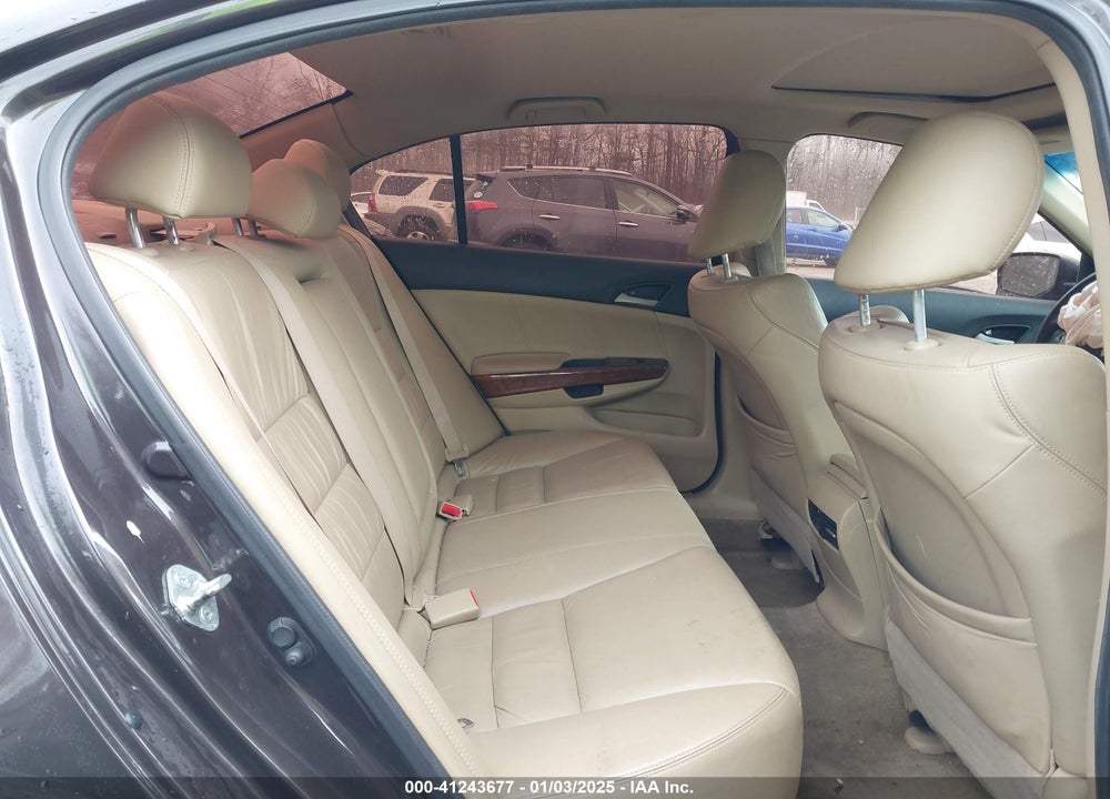 2011 HONDA ACCORD 2.4 EX-L VIN: 1HGCP2F88BA033568