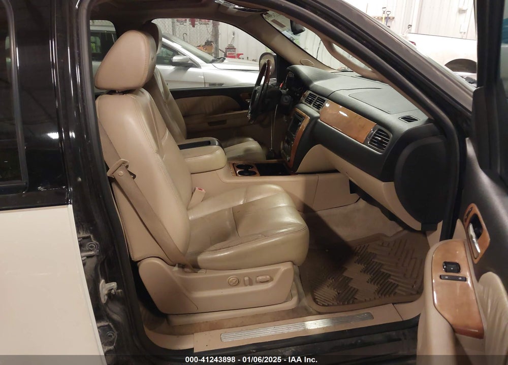 2007 CHEVROLET TAHOE VIN: 1GNFK13027R254215