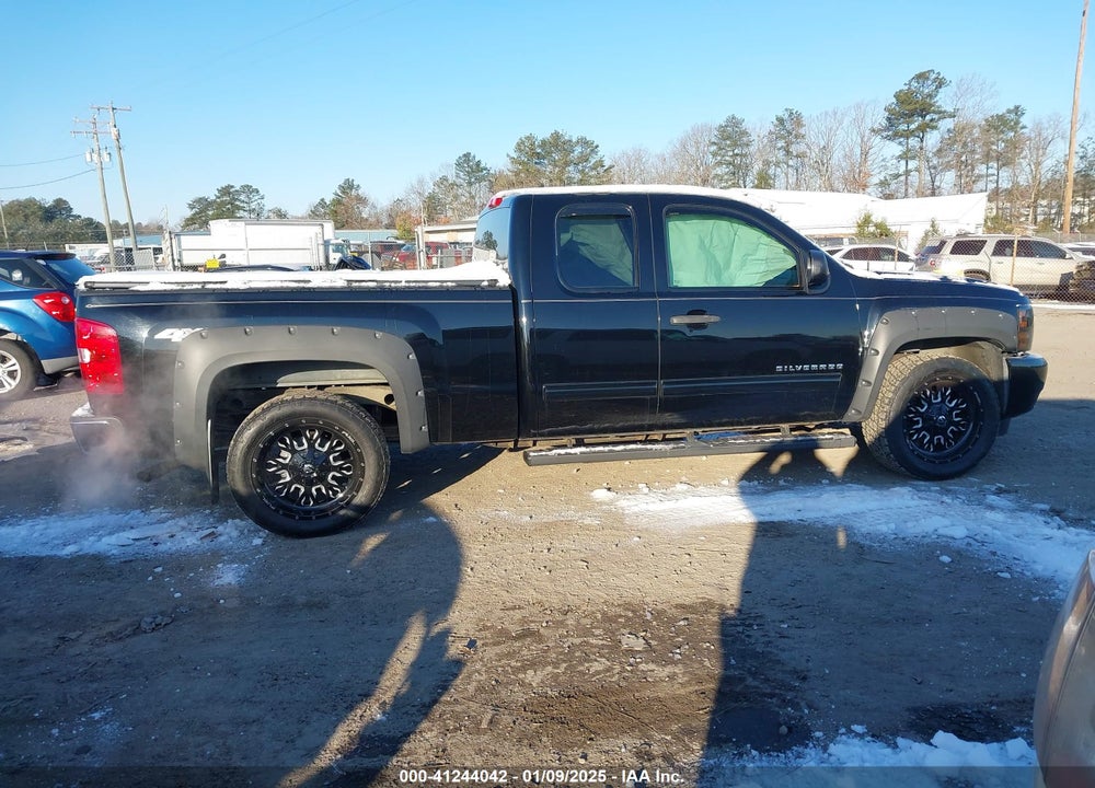 2011 CHEVROLET SILVERADO 1500 LT VIN: 1GCRKSE30BZ363722