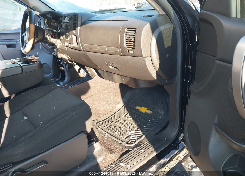 2011 CHEVROLET SILVERADO 1500 LT VIN: 1GCRKSE30BZ363722