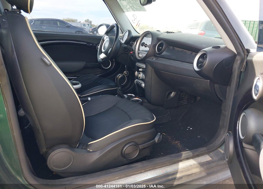 2008 MINI COOPER S VIN: WMWMF73598TT89034