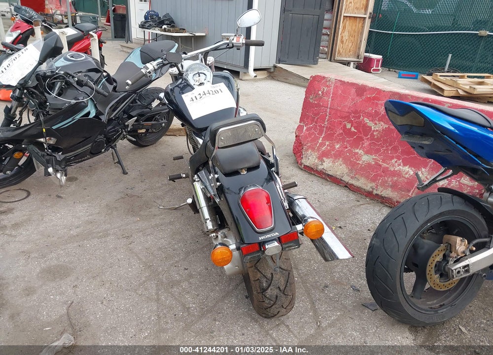 2004 HONDA VTX1300 C VIN: 1HFSC55084A004941
