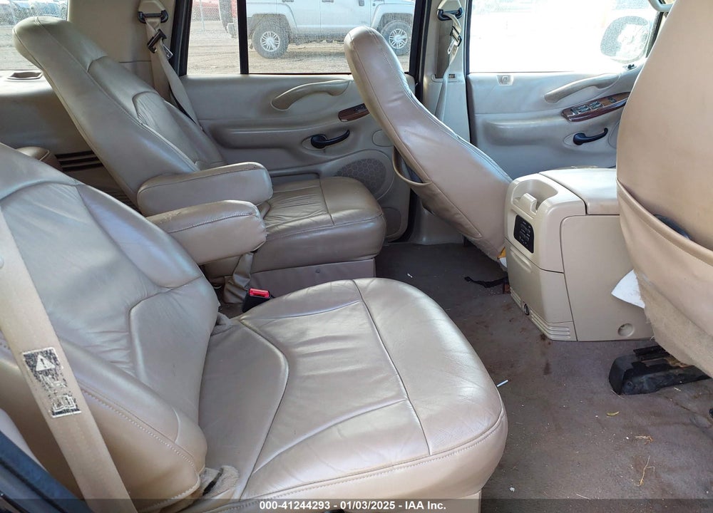 2000 FORD EXPEDITION XLT VIN: 1FMPU16L9YLA65218