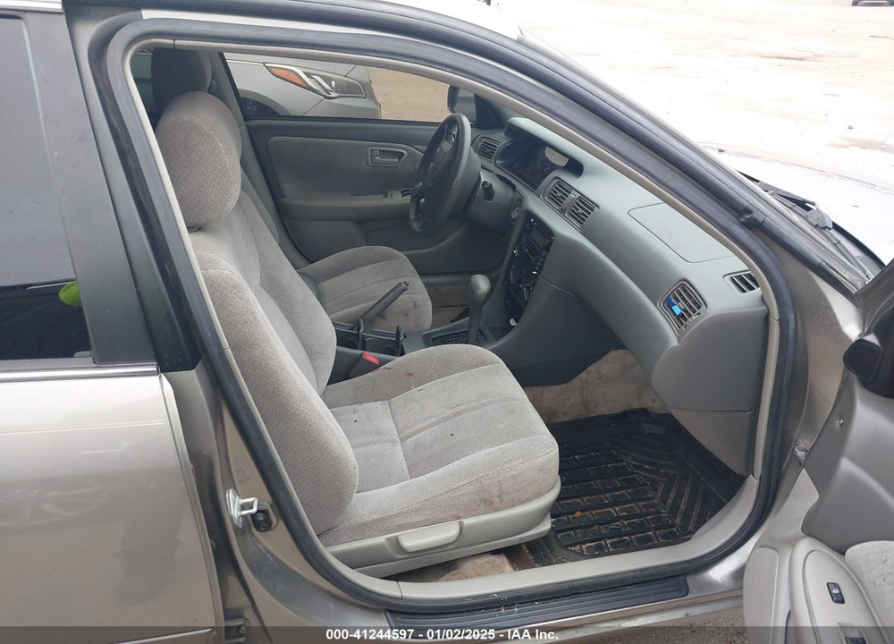 2000 TOYOTA CAMRY LE VIN: JT2BG22KXY0493124