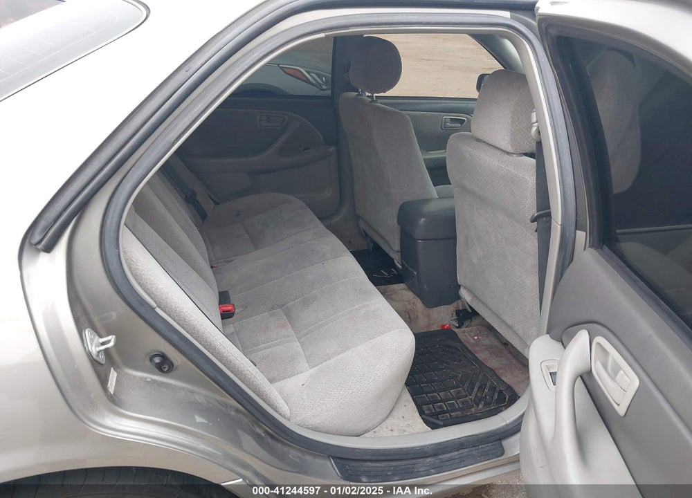 2000 TOYOTA CAMRY LE VIN: JT2BG22KXY0493124