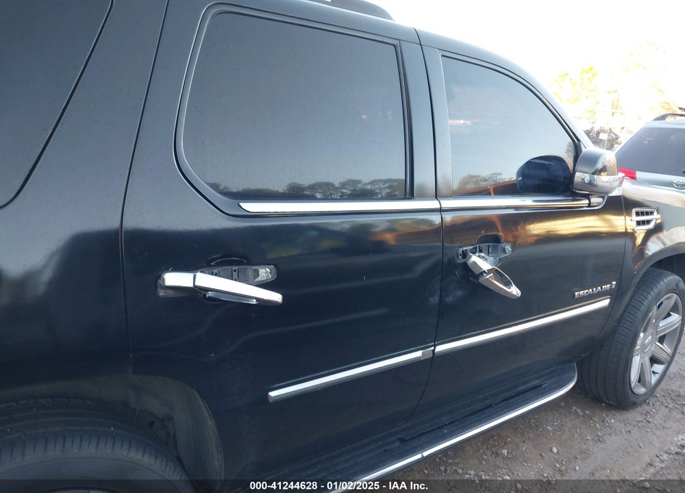 2007 CADILLAC ESCALADE STANDARD VIN: 1GYFK63857R402637