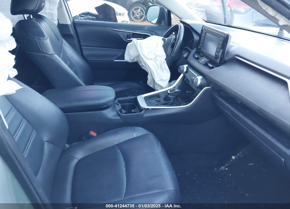 2019 TOYOTA RAV4 XLE PREMIUM VIN: JTMC1RFV9KD040574